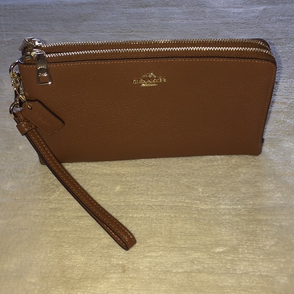 Coach Handbags - ❤️NWT Dual Coach Wristlet / Clutch